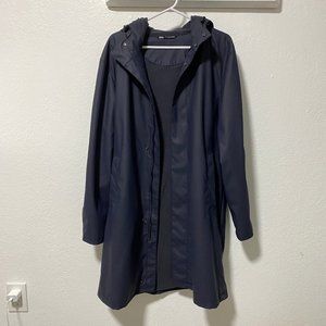 Zara raincoat / rain jacket in navy blue